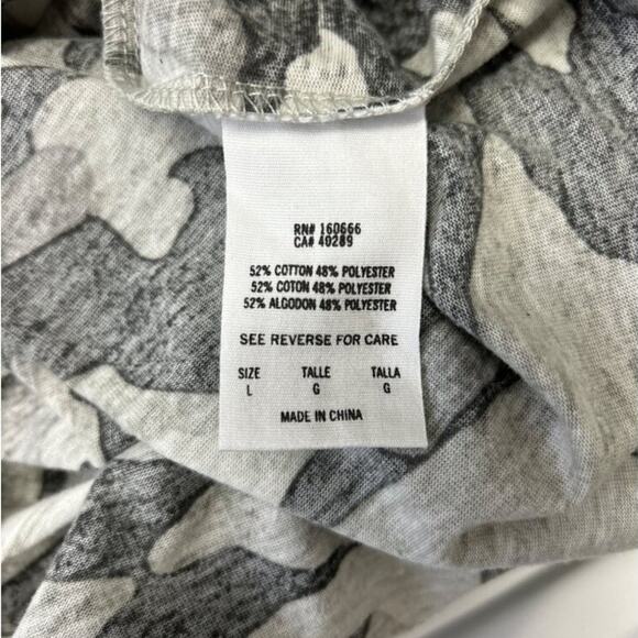 Atlanta Braves Women’s Camo Print V-Neck T-Shirt Large - Picture 7 of 10